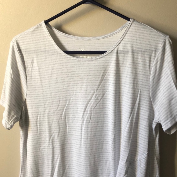 Women’s workout top - Picture 2 of 3